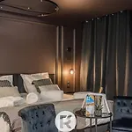 R\'Apparts The Love Nest Suite